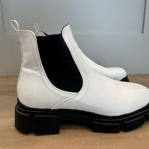 White Platform Boots Size 8.5 Nine West Brand